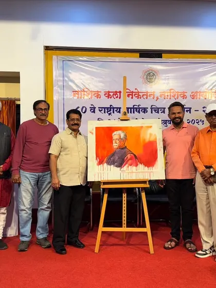 A group photo with the organizers and fellow artists at the Nashik Kala Niketan event.