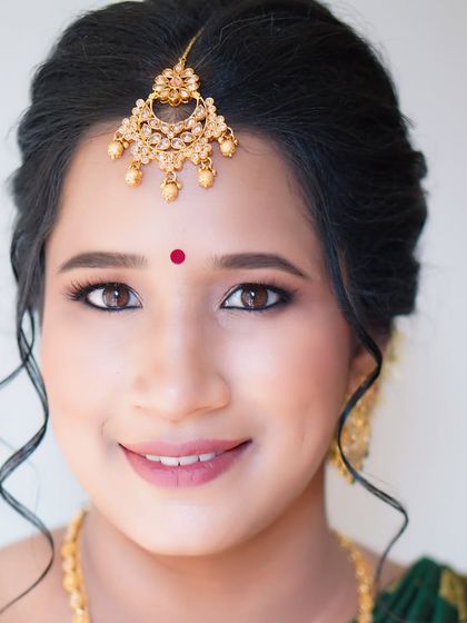 A lovely, smiling portrait of Soumya for her baby shower. The makeup is soft and traditional, perfect for celebrating such a cherished family milestone.