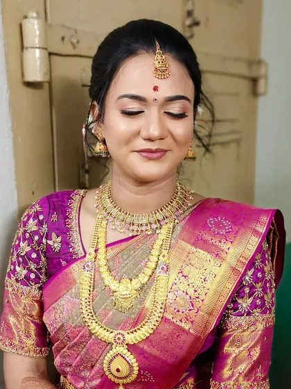 A beautiful engagement look with a magenta saree. The makeup is elegant with soft eyes and a matching lip, perfect for the occasion.