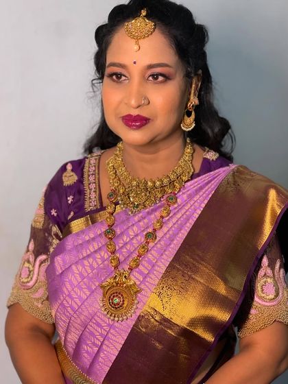 Another angle of this elegant and modern hairstyle.