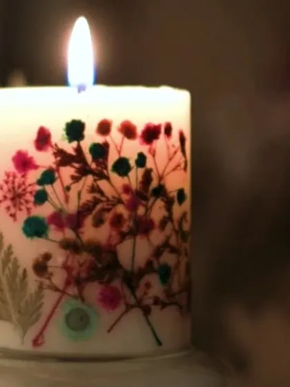A closer look at our Floral Love Candle, with its delicate dried flowers suspended in wax. It’s a perfect gift for a loved one, or a self-care treat for yourself.