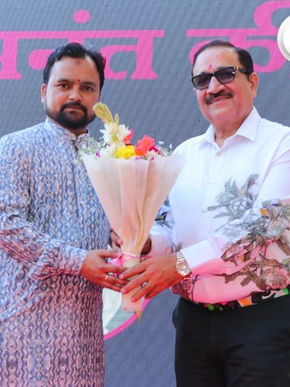 Presenting a bouquet to our chief guest, Suresh Anand Ji, as a token of our gratitude.