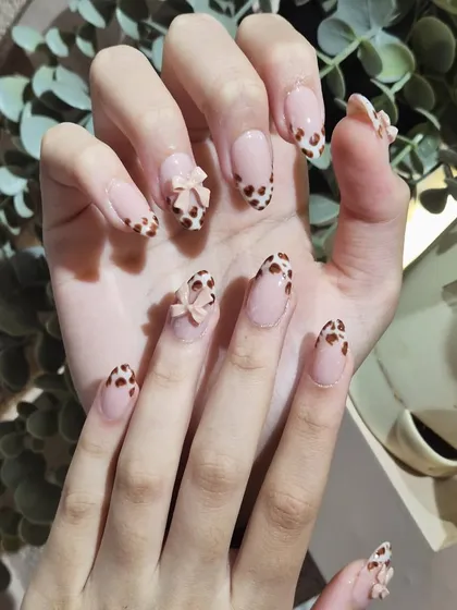 Cute and chic! We combined a trendy animal print with an adorable 3D bow for a look that's both playful and stylish.