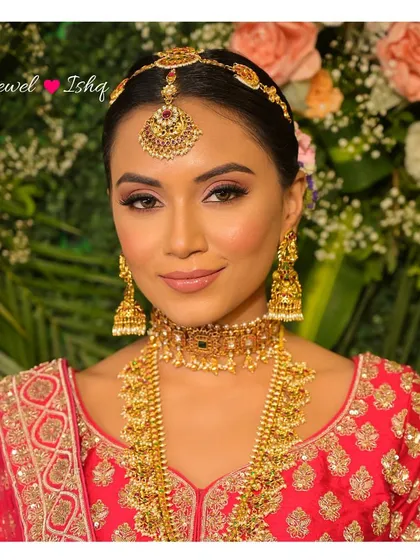 For brides who love tradition, my Temple Jewellery collection is perfect. This look features a gold-plated choker and a long haar with intricate carvings, paired with matching jhumkas and a mathapatti. It's a timeless style that honors our rich heritage.