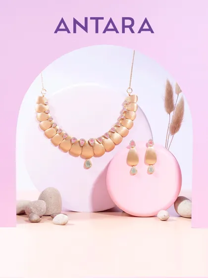 This 22kt matte gold set features petal-like forms with a satin-soft glow. Accented with morganite and aquamarine gems that shimmer like whispered secrets, it's for those who wear elegance with ease.