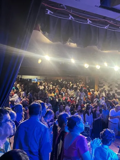 A full house for 'HSV Namana', a musical tribute evening. The energy from a packed auditorium, with every person sharing in the moment, is an unforgettable experience for any artist.