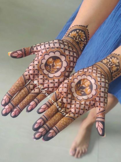 Elegant Party & Guest Henna photo 19