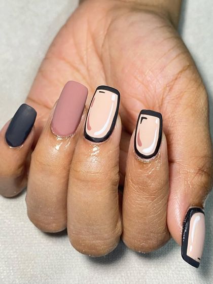 A fun take on the 2D cartoon nail trend. This design uses black outlines to make the nails look like they're straight out of a comic book.