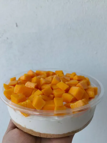 When mango season arrives, this no-bake mango cheesecake is what everyone asks for. It has a crunchy biscuit base, a creamy cheesecake filling, and is topped with lots of fresh, sweet mango chunks.