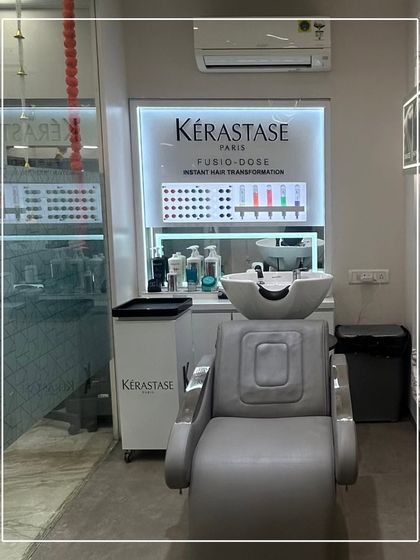Our dedicated Kérastase Fusio-Dose station. This in-salon ritual offers an instant hair transformation with concentrated formulas tailored to your specific needs.
