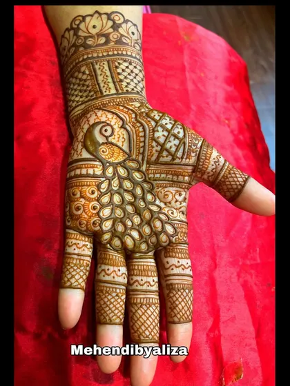 A beautiful sider mehendi design with a prominent peacock motif.