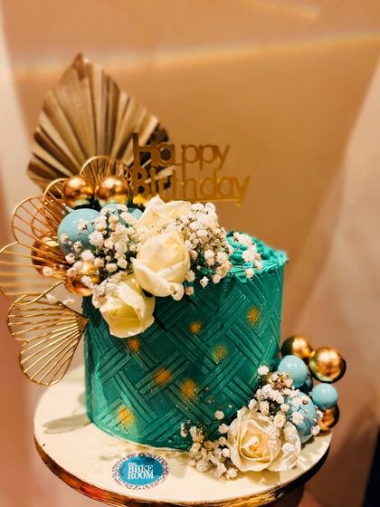 Chic & Themed Cakes for Adults photo 7