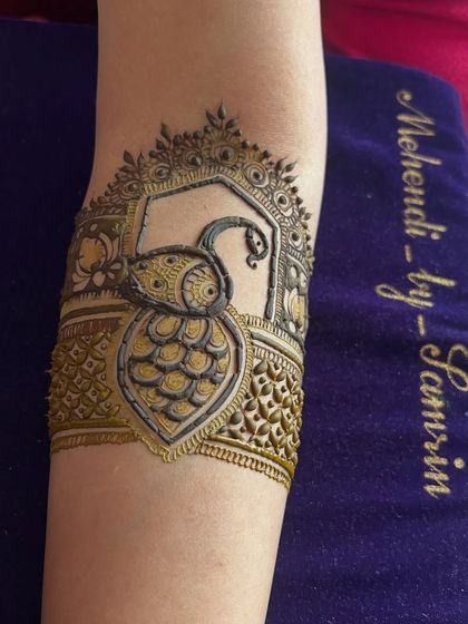 An identical shot showing the perfect execution of this intricate peacock design.