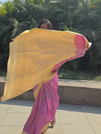 The pallu is one of the most versatile parts of a saree. Here, I'm showcasing the gorgeous gold pallu of my mom's Kanjivaram. We can use the pallu in so many ways to change the entire feel of the outfit.