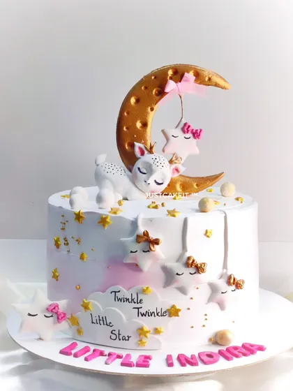 An all-edible "Twinkle Twinkle Little Star" theme cake for a first birthday. The sleeping deer on the moon and the cute little stars are all hand-molded.
