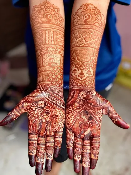 The rich, dark stain of this bridal mehendi is absolutely stunning. This is the color every bride dreams of, and I am proud to deliver it with my special henna blend.