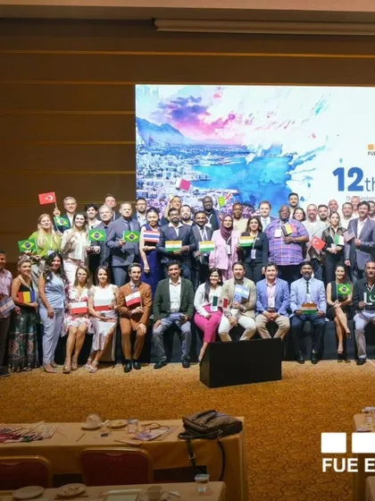 A group photo of all the delegates and faculty at the FUE Europe / FUE Global congress.