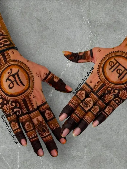 A classic Godh Bharai design honoring the parents. 'Maa' and 'Baba' are the central focus on each palm, surrounded by traditional patterns and auspicious symbols for the celebration.