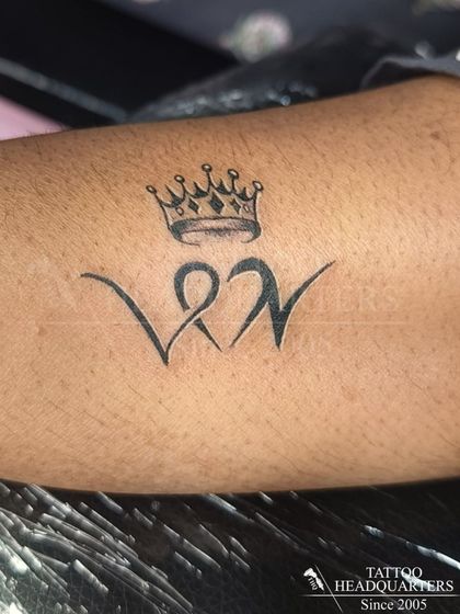 The initials "V" and "N" intertwined with a heart and topped with a crown, a royal design for a couple.