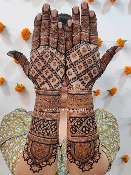 Another shot of a heavy backhand design with intricate grid work.