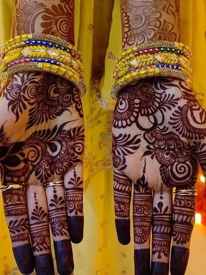 The deep, dark stain of this Arabic design is just stunning, especially when paired with colorful bangles. This is the beautiful result of my all-natural henna.