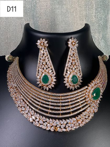 A still shot of the dual-tone choker with emerald green accents. This party wear jewellery rental is perfect for someone who loves to mix metals and stand out.