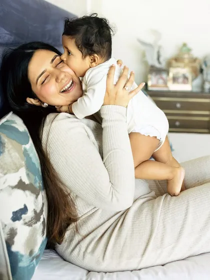 A baby gives his mom a sweet kiss on the cheek. These are the spontaneous, love-filled moments we live for during our in-home lifestyle shoots.