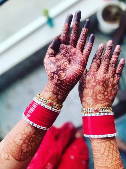 This is the beautiful, deep maroon stain my brides love. I achieve this color using my own 100% organic, chemical-free henna paste and will share all my aftercare secrets with you to make it last.
