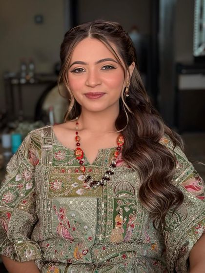 Another portrait of the Mehendi bride, looking calm and beautiful. The makeup is all about enhancing her natural features with a soft, warm glow.