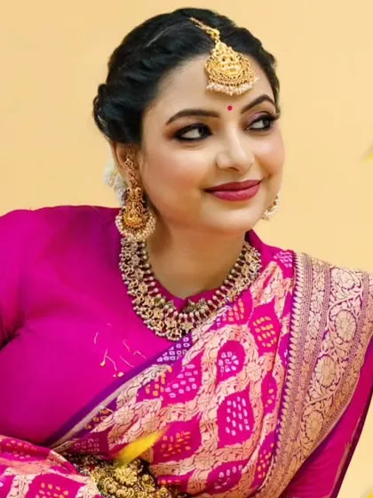 A beautiful portrait of Trapti. For this look, I used monochromatic pink tones to match her stunning Banarasi silk saree, creating a harmonious and elegant style.