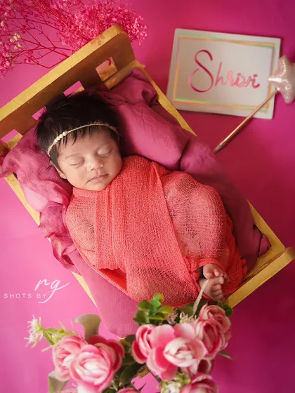 A personalized touch with the baby's name, "Shravi," displayed in a beautiful pink-themed setup. We love adding these custom details to your session.