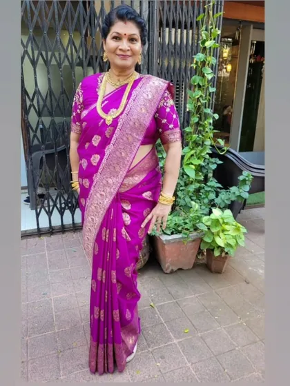 Another look at this beautiful purple saree, draped with classic, neat pleats.