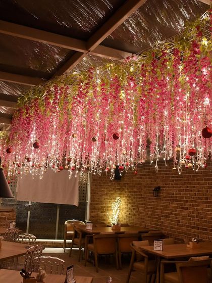 Elaborate Floral & Balloon Installations photo 27