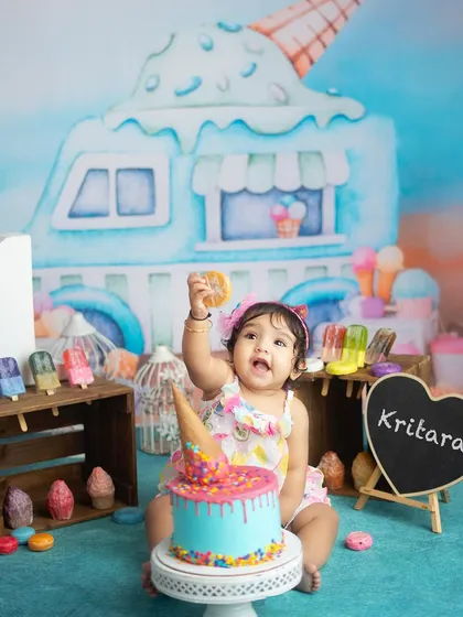 A moment of discovery during the cake smash. These sessions are a wonderful sensory experience for one-year-olds.