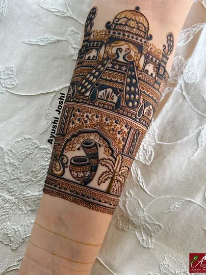 The armband design extended to include traditional pot motifs, symbolizing prosperity and abundance.