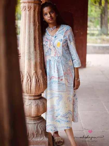 Here, the goal was to present this marbled kurta as a versatile midi dress. By using an architectural element as a prop, I created a composition that feels both elegant and modern. The pose is natural, highlighting the comfortable fit and beautiful drape of the fabric, perfect for a summer collection.