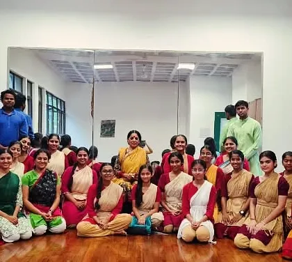 More Teacher's Day celebrations with another lovely batch of my students at Triveni Kala Sangam. The bond we share in the studio is built on mutual respect and a shared love for the art.