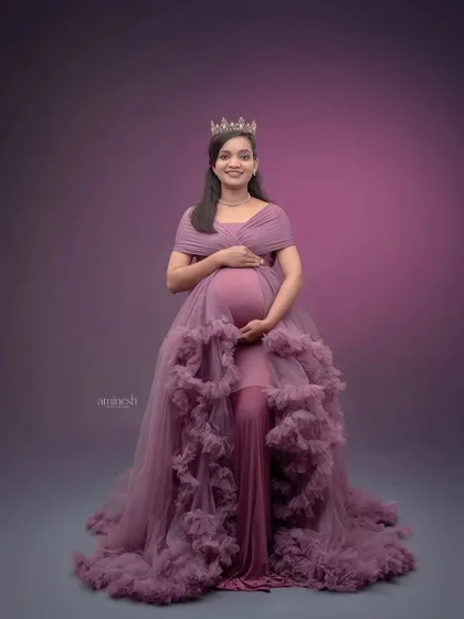 This mauve gown with its dramatic ruffled train makes a statement. Paired with a simple crown, this portrait is all about celebrating your pregnancy with confidence and style.