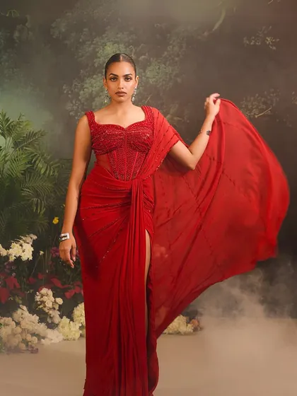 A starlit moment, wrapped in luxury. The red Stardust Saree Set brings together intricate embellishments and timeless elegance in a modern draped form.