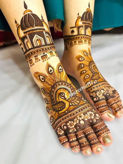Your feet deserve just as much love. I create stunning architectural and traditional designs that beautifully adorn your feet for every step you take.
