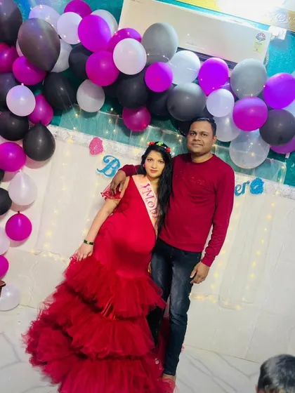 Celebrate your baby shower in style with this gorgeous, tiered red tulle gown. It’s vibrant, comfortable, and photographs beautifully, making it the perfect outfit for your special celebration. This happy client looks absolutely radiant!