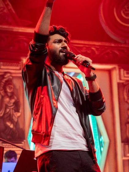 Mithoon singing passionately during his set at the Gopalpur Beach Festival.