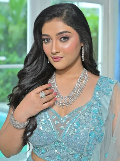 This model shows off a complete zircon set, including a layered necklace, bracelet, and ring. It's a perfectly coordinated look for anyone wanting to achieve maximum sparkle and glamour.