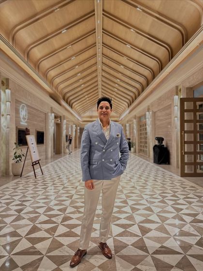 A stylish pose in the grand corridor of a Udaipur hotel. My personal style reflects the chic, modern, and sophisticated vibe I bring to every wedding.