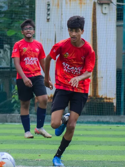 Our U15 player on the move, looking to link up with his teammates and build an attack.