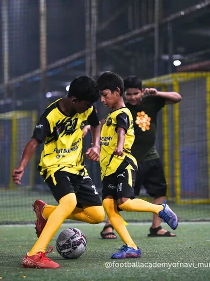 Another angle of an intense 1v1 battle, a crucial part of developing individual player confidence.