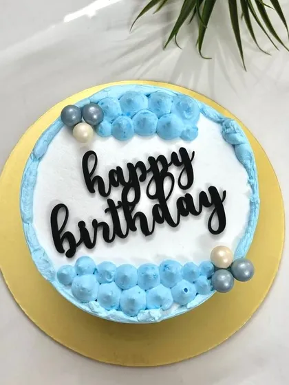 Serving up some blue-tiful birthday vibes with this simple bento cake.