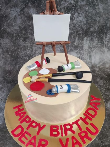 The complete artist-themed cake, a perfect and personal way to celebrate a creative person's birthday.