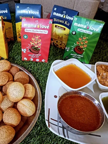 This is what happiness looks like. A full platter of crispy golgappe with all the fixings, ready to be enjoyed. My kits, like the Pudhina, Hing, and Khatta Meetha packs you see here, make it so easy.