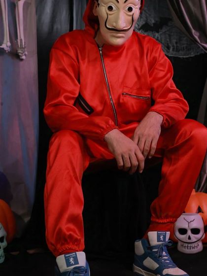 Another shot of the iconic Money Heist costume. It's comfortable, easy to wear, and instantly recognizable, making it a fantastic choice for any last-minute party plans.